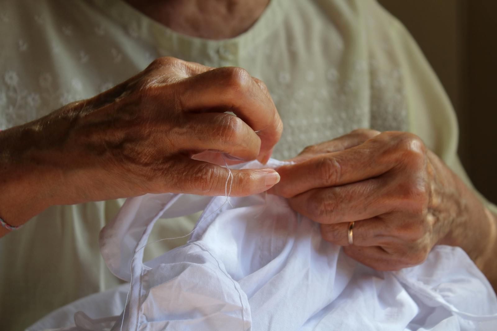 Arthritis in the Hands: What It Is, What Helps, What Doesn't