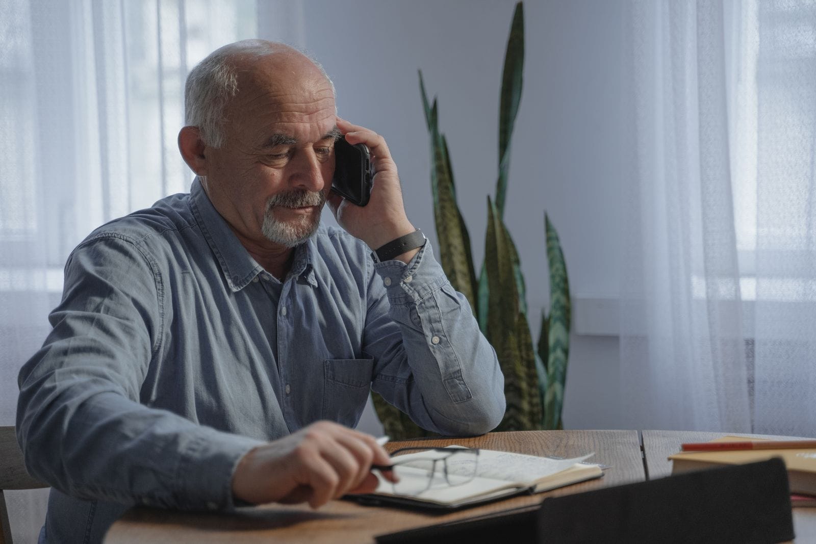 The Right Phone for an Older Parent in 2026 — A Buyer's Guide by Use Case