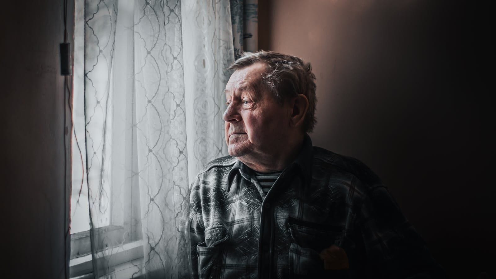 Lewy Body Dementia Stages: A Family Guide to Symptoms, Progression, and Care
