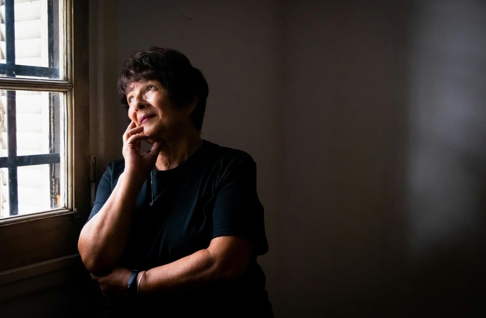 Memory Care vs Assisted Living: What’s Different and How Families Decide