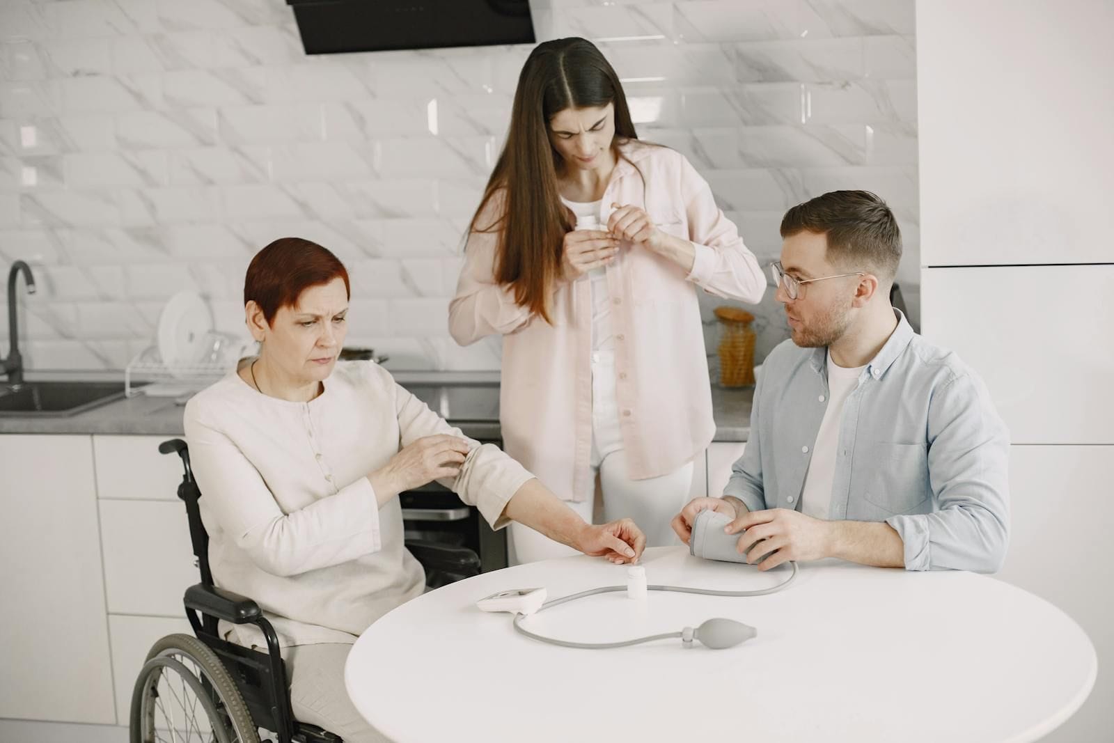 What a Geriatric Care Manager Does — and When Families Hire One